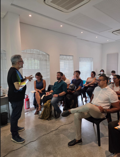 Mentoria coletiva conduzida pela CR99 com empresários